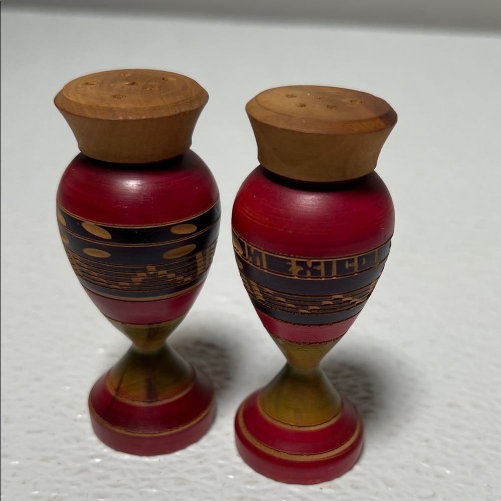 Vintage Handcrafted Wooden Mexico Souvenir Jug Salt & Pepper Shakers 3"